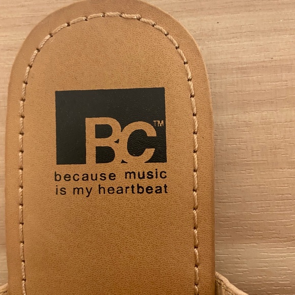 Because Music is My Heartbeat Leather Thong Sandals - Picture 4 of 5